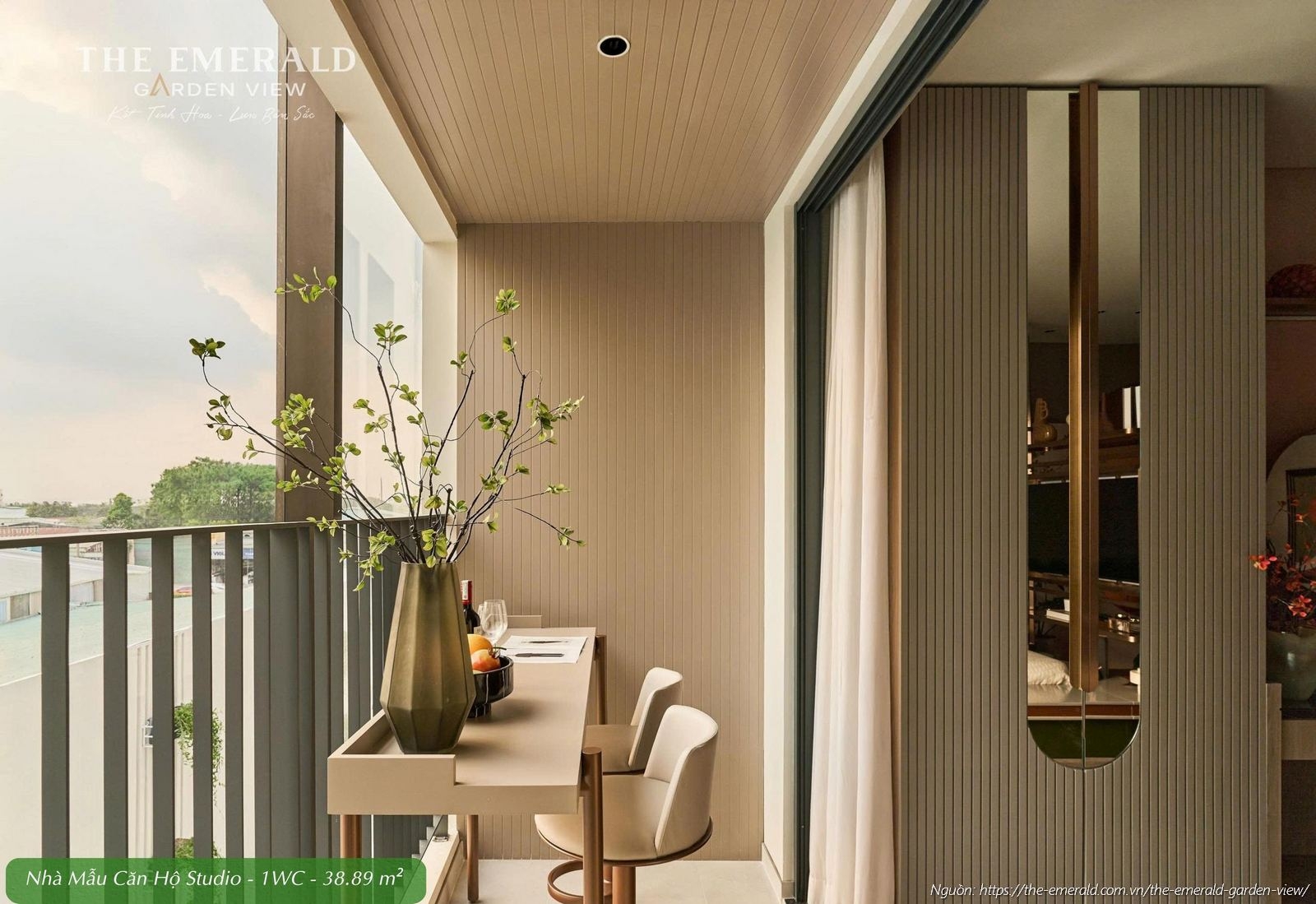 Góc ban công lô gia thoáng đãng của căn hộ Studio diện tích tim tường 38.89 m2 dự án The Emerald Garden View