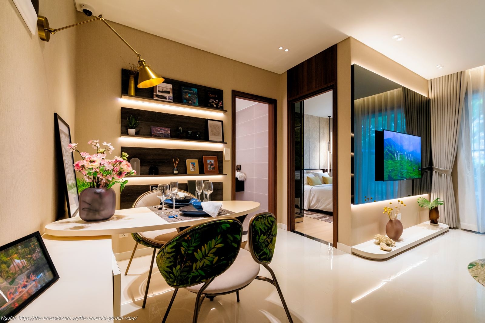 Nhà mẫu The Emerald Garden View: Phòng khách căn hộ 1PN 47m2 thiết kế mở, tối ưu ánh sáng tự nhiên