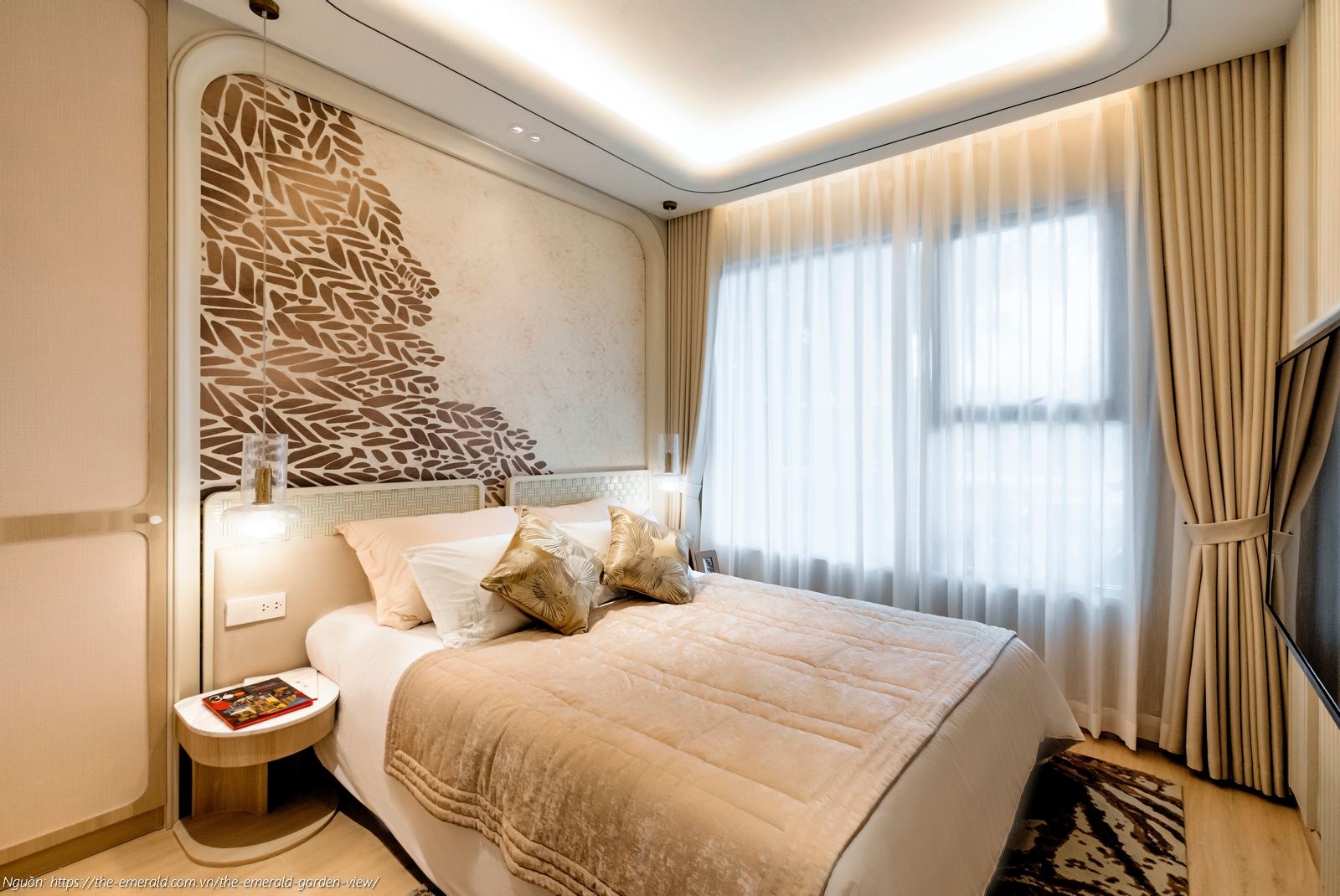 Nhà mẫu căn hộ 2PN The Emerald Garden View: Phòng ngủ Master 64m2 lót sàn gỗ An Cường sang trọng