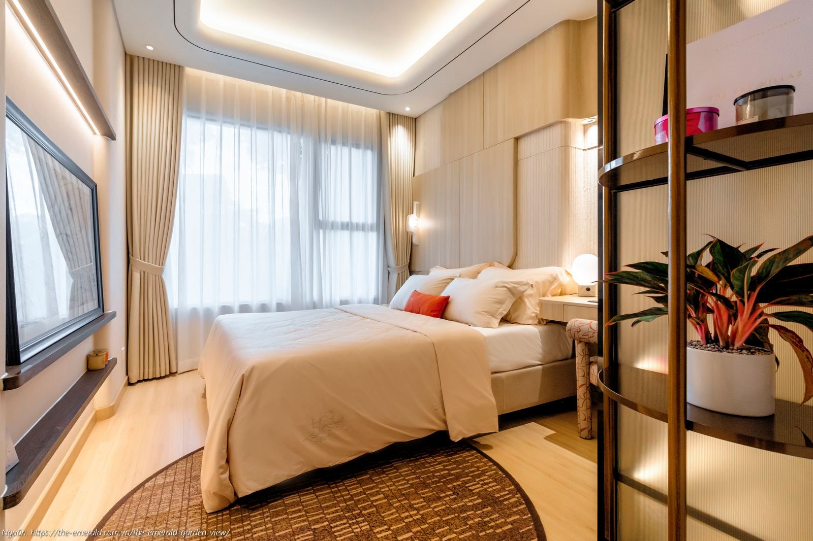 Nhà mẫu căn hộ 2PN The Emerald Garden View: Phòng ngủ Master 64m2 lót sàn gỗ An Cường sang trọng